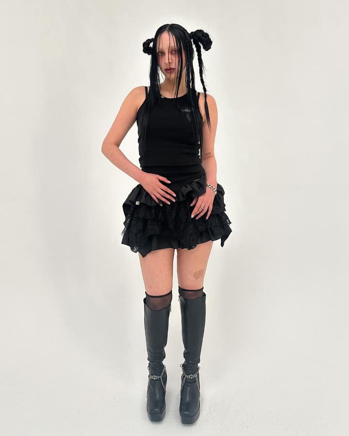 DOLL IN RUINS SKIRT