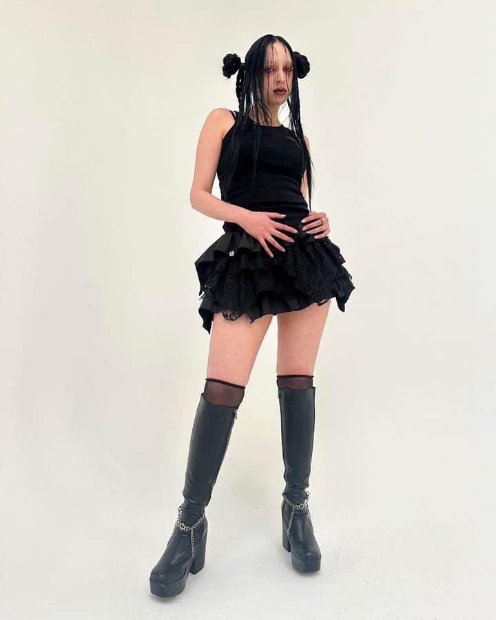 DOLL IN RUINS SKIRT