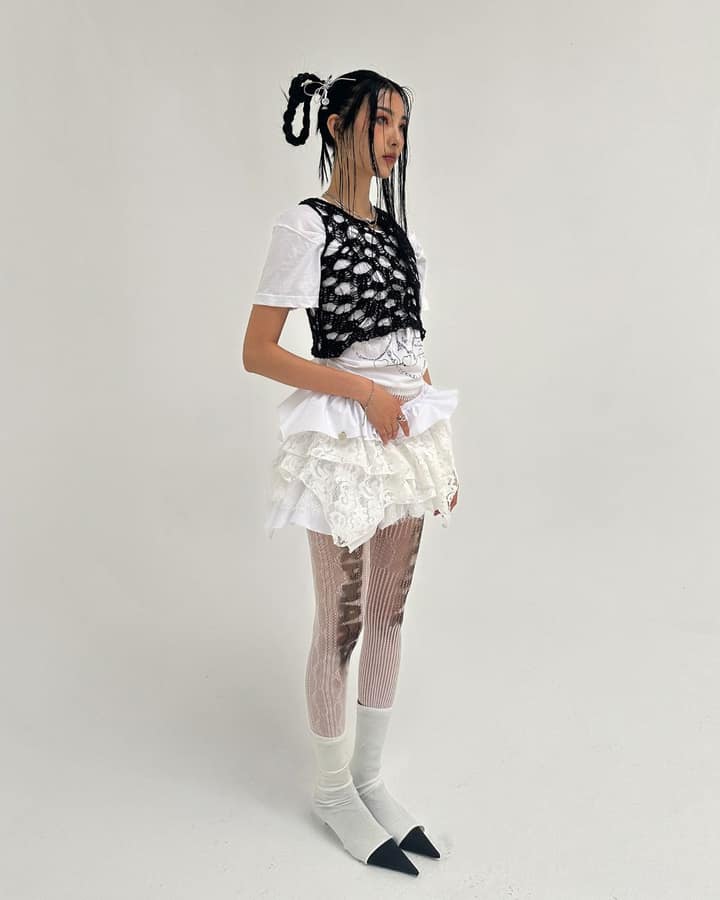 DOLL IN RUINS SKIRT