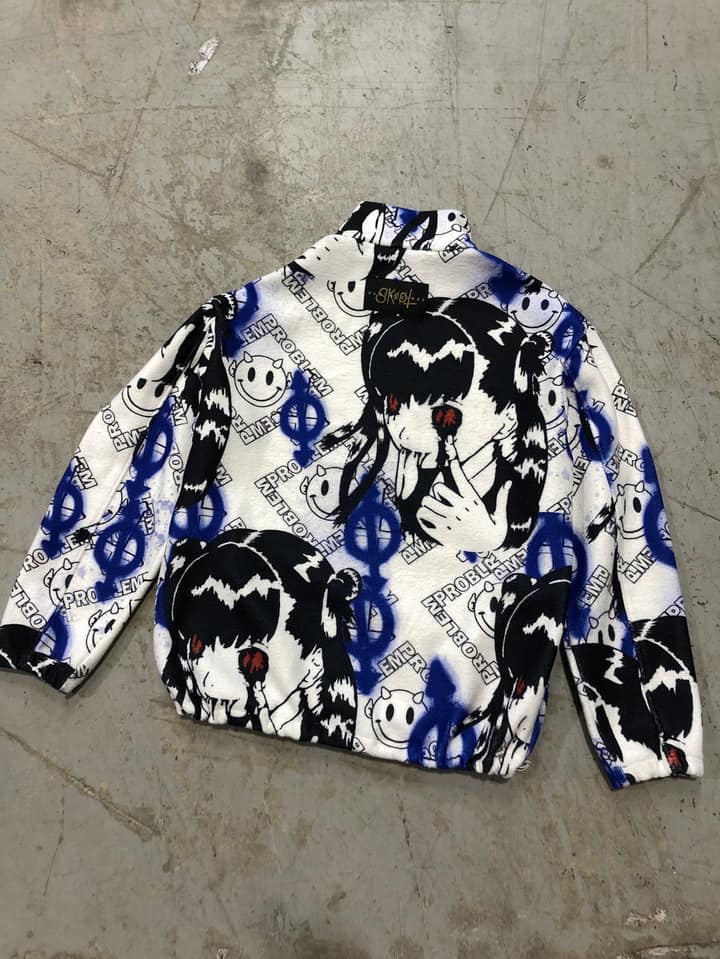 CREEPY COZY TOP