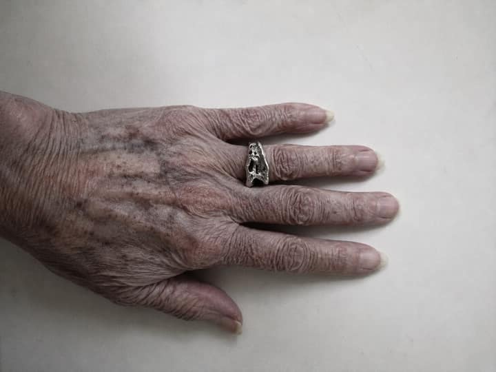 MELTING TWIG RING