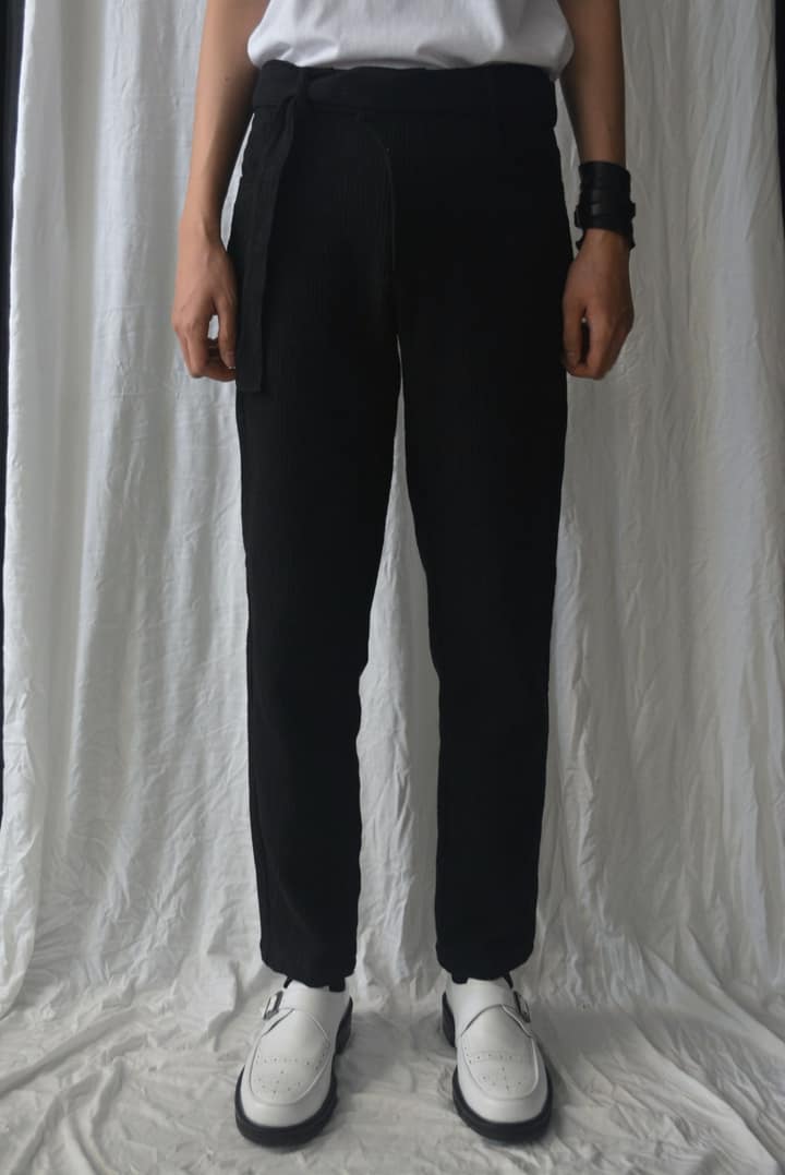 Tail belt pants