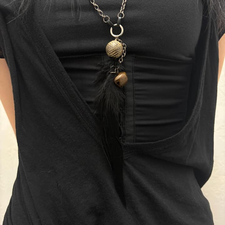 S.bell feather necklace