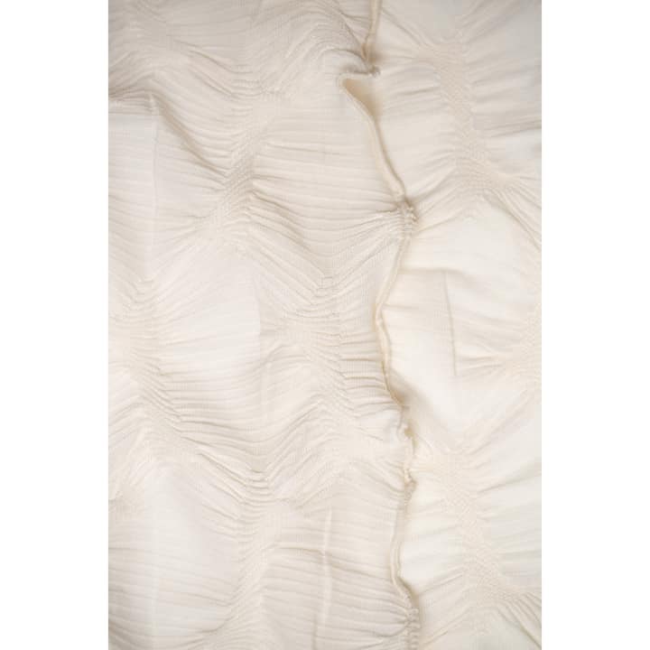 No.018 White Delicato