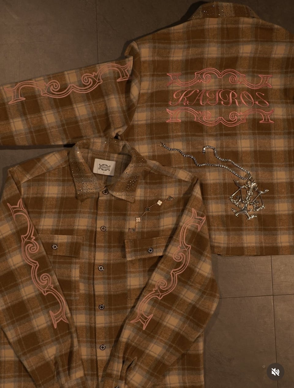 Crystal neck shirt (Brown)