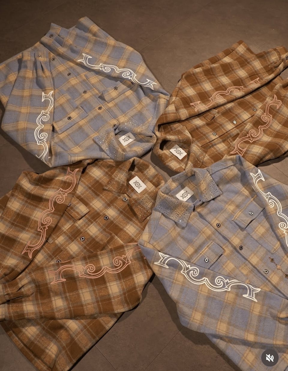 Crystal neck shirt (Brown)
