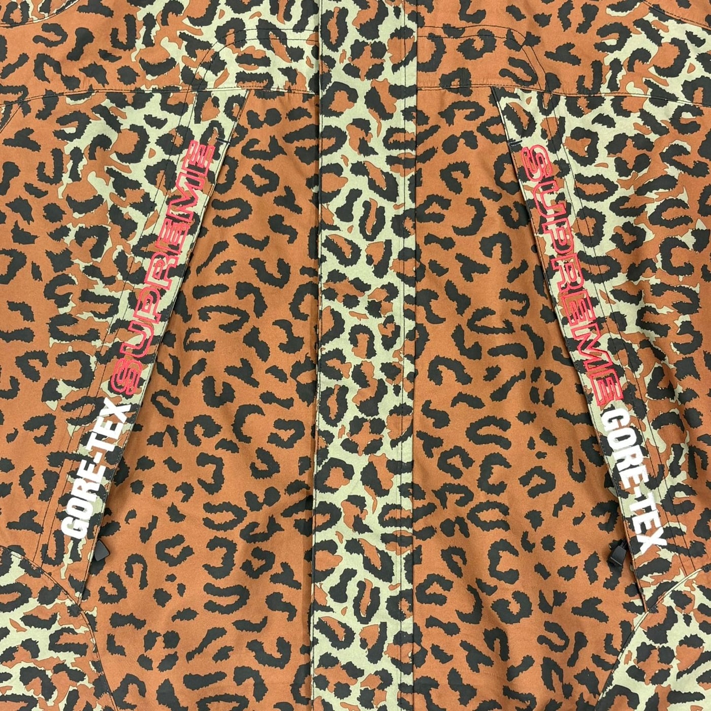 Supreme GORE-TEX Leopard Windbreaker Jacket 상세 이미지 3