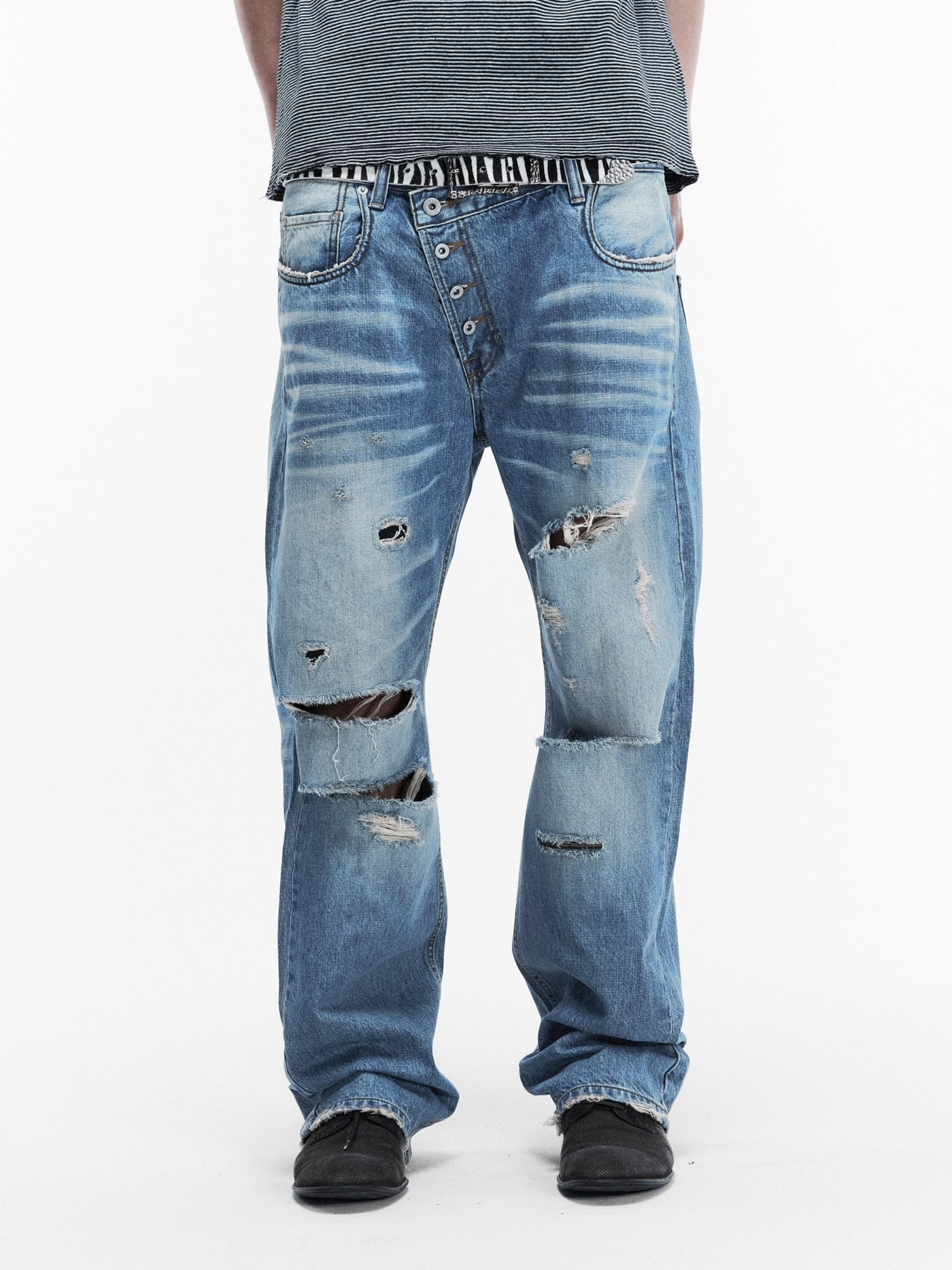 PATCHWORK TWISTED STRAIGHT DENIM PANTS (LIGHT BLUE) 상세 이미지 2