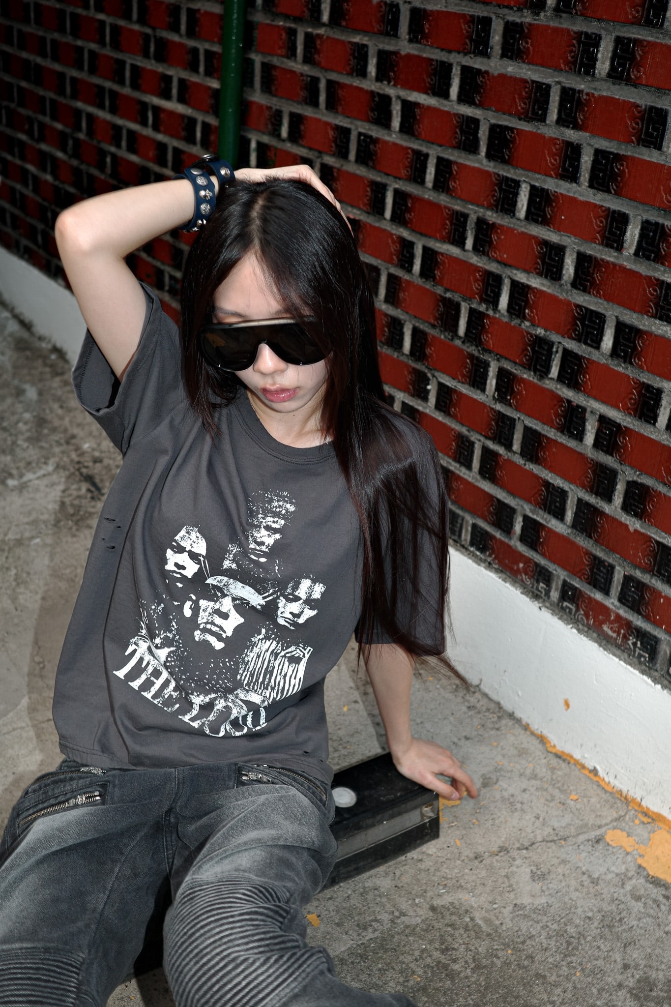 World Tour Tee (Charcoal) 상세 이미지 2