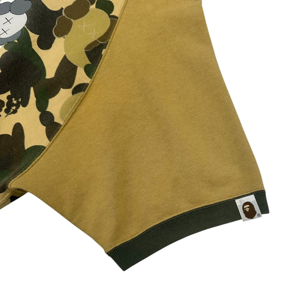 Bape x Kaws 首次迷彩弯曲短袖圆领衫