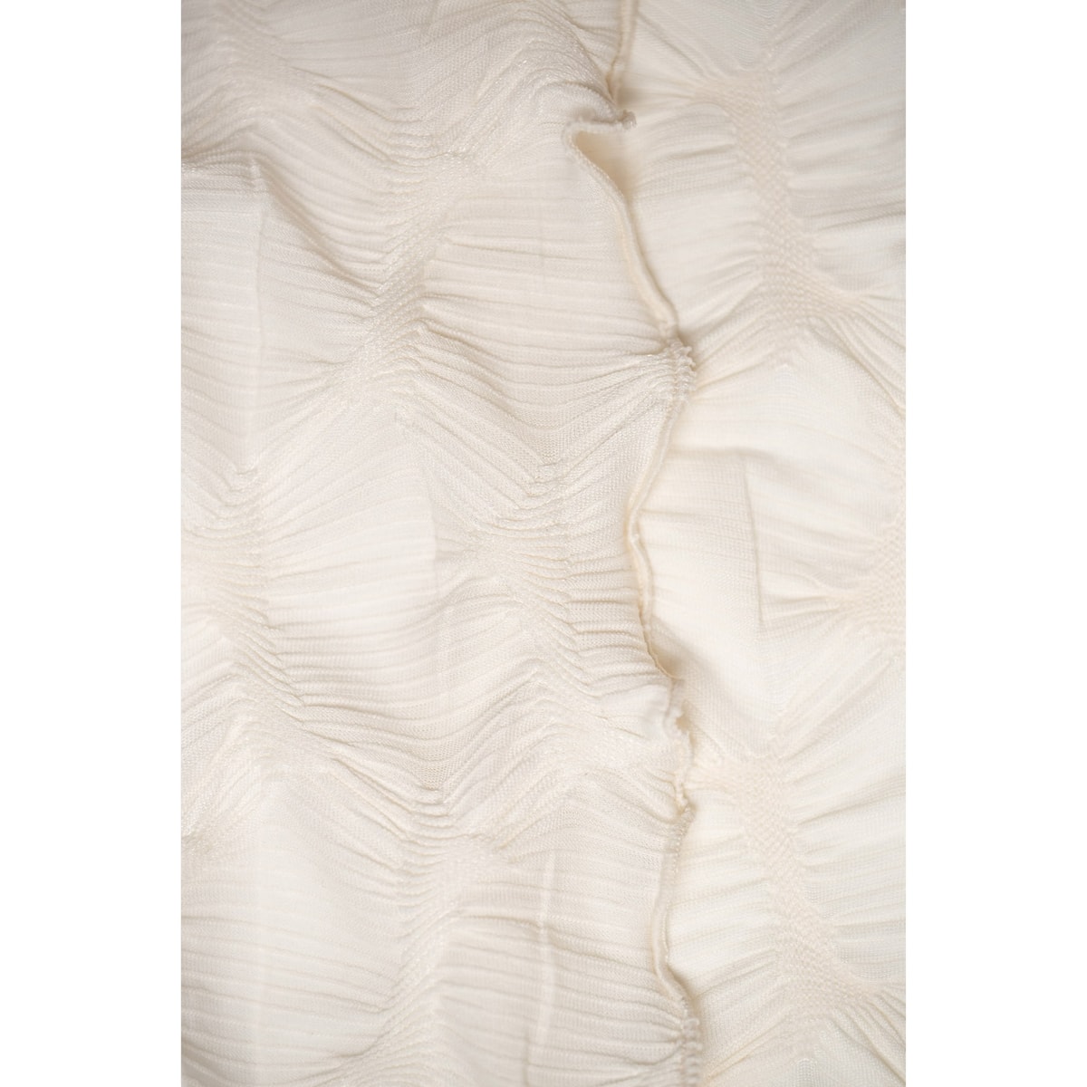 No.018 White Delicato
