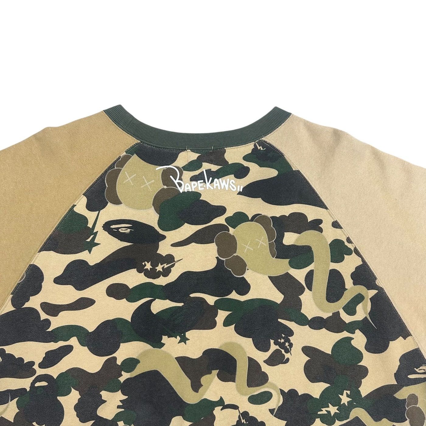 Bape x Kaws 首次迷彩弯曲短袖圆领衫