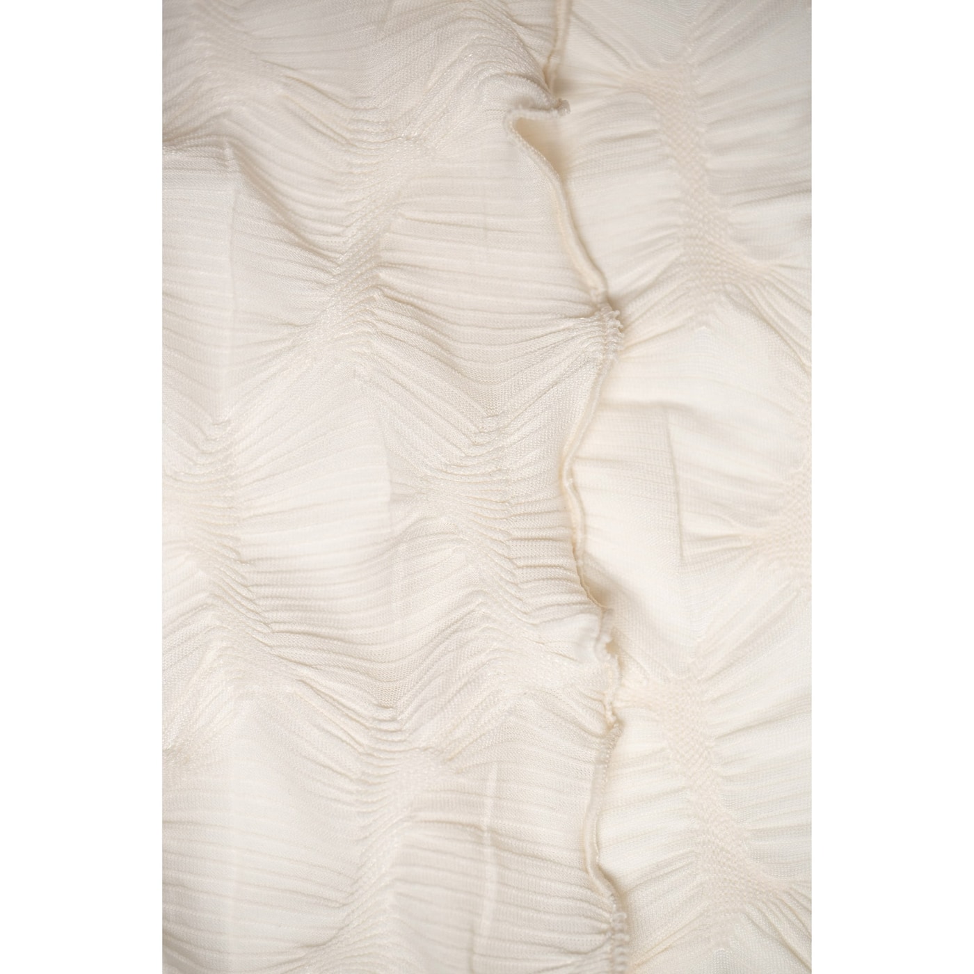 No.018 White Delicato